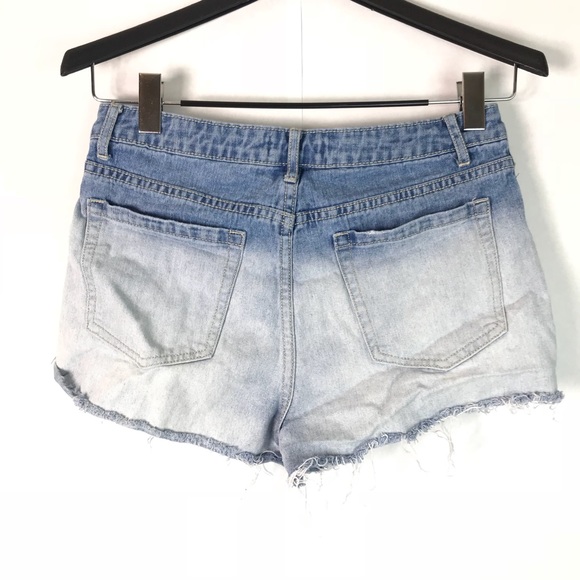 {FOREVER 21} Ombré Distressed Jean Shorts - Picture 2 of 6